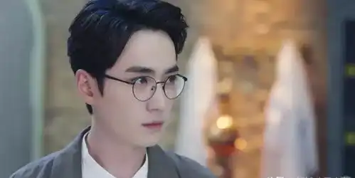 这魂番外小龙儿学招财猫摇摆小手,摇摇尾巴给沈巍和面面看
