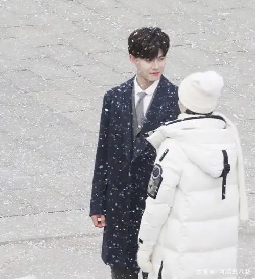 一生一世剧照,任嘉伦白衬衣加领带帅气十足,女主造型美腻了
