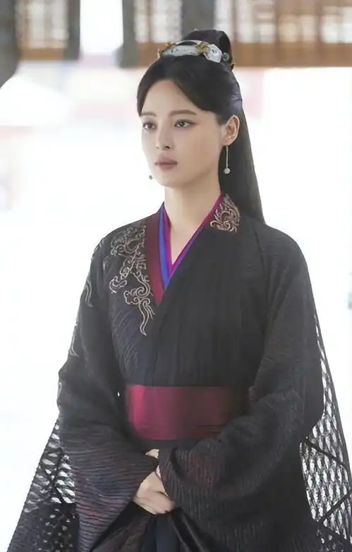 唐艺昕向朵朵辛芷蕾炫耀张若昀又给我买包包了辛芷蕾反应超好笑