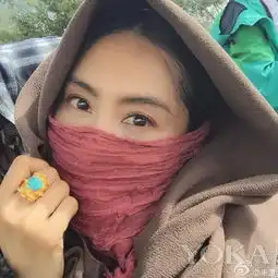 45岁紫霞仙子嫩得想捏脸不靠ps美瞳颜值依旧在线
