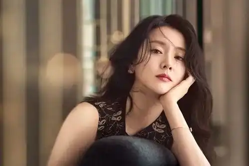 李英爱的人设终于崩塌了
