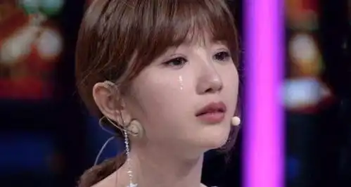 她因是女儿身被父亲扔垃圾桶,成明星后,父亲上门索要5000万