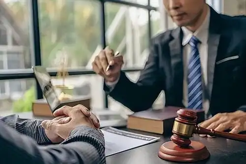 男子持刀伤人被三人反杀,警方认定正当防卫不予立案
