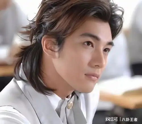 警方搜查男星贺军翔寓所扣留多样证物台媒指其被提告性骚扰