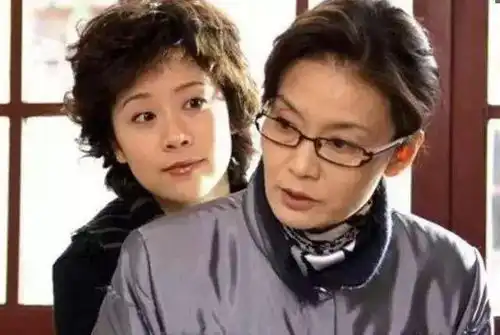 除了杨丽萍,还有6位年过花甲的女星也无儿无女,有人已结过4次婚