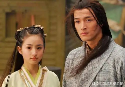 新射雕英雄传郭靖骑马路透,25岁看着像40岁,黄蓉的造型好敷衍