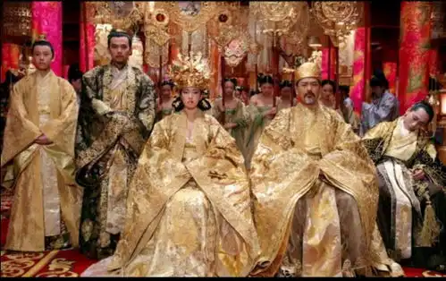 最初电影名不是满城尽带黄金甲,周润发戏服价值到底多高还租保险柜