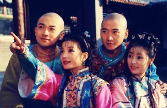 20年前还珠剧照,赵薇抱在怀的孩子竟是小沈阳网友都笑疯了