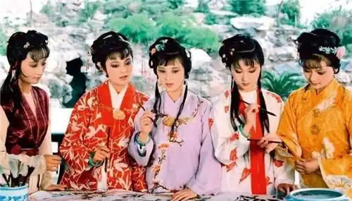 红楼梦贾家最大靠山不是贾元春而是她,她死后贾家从此没落
