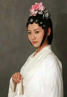 设计师曝光赵薇浑身肥肉巩俐最适合中国风
