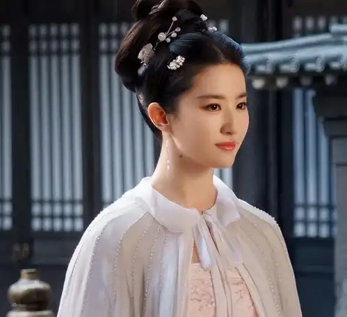 拉低李沁古韵感的,不是她的烤瓷大白牙,而是她的直角肩
