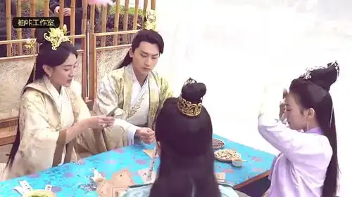 双世宠妃2花絮八王爷和八王妃居然在片场打牌
