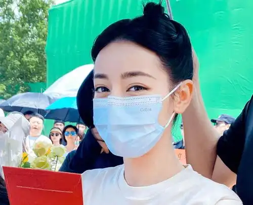 迪丽热巴新剧开播,除了主角全是新人网友这大概是