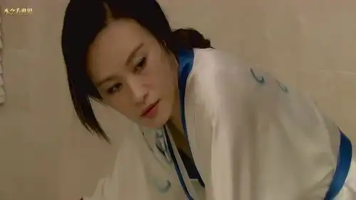 辣妈正传邬君梅听到张晨光电话里说到洛洛,有些好奇,出去看看
