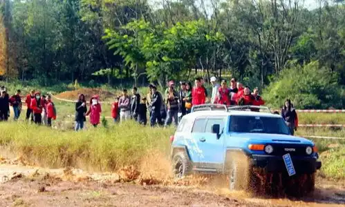 风驰电掣高明有个地方无论大人小孩都可以狂飙越野车还可以买回家