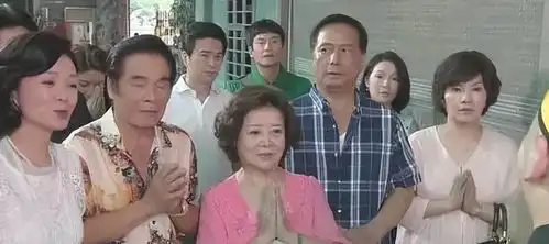 6个老婆同住一屋,每人每月7万零花钱,71岁宝刀未老又娶七房