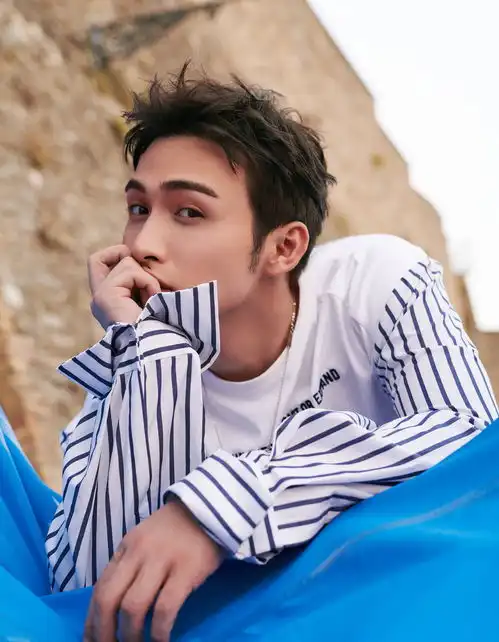 保密工作哪家强就服小女花不弃,杀青三月花不弃终于有海报了
