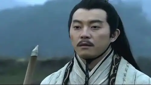 新三国孙策在父亲墓前诉苦,其不得不归从袁术,为此向父请罪