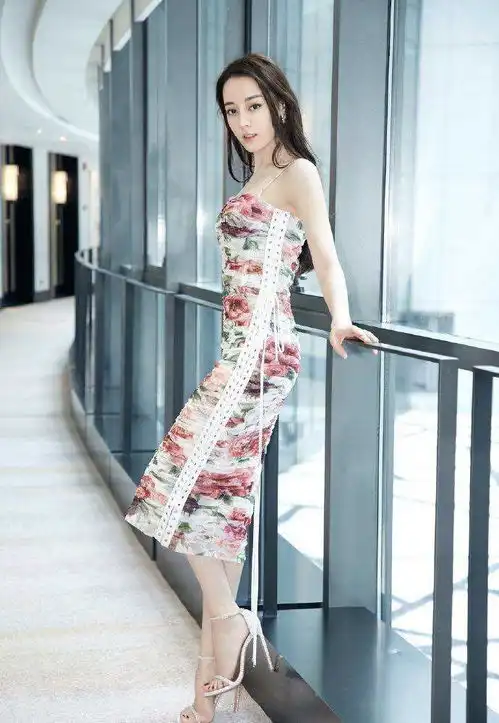 对比一下娜扎和热巴最近的穿搭,网友一条粉色长裙论输赢
