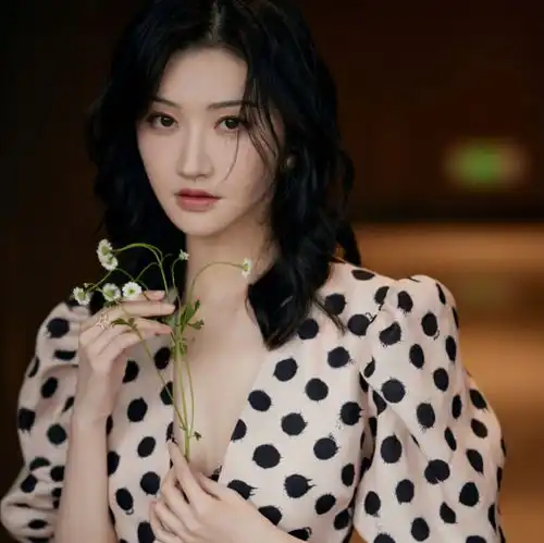 景甜昔日的甜美不在了,只因脸上的这个细节改变了