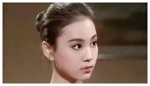 她是最惨琼瑶女主,因渣男流产被摘子宫,婚后老公不幸坠楼身亡