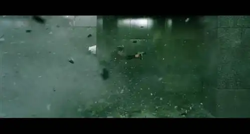 电影黑客帝国1尼欧闯进大楼救墨菲斯用的那把冲锋枪是什么