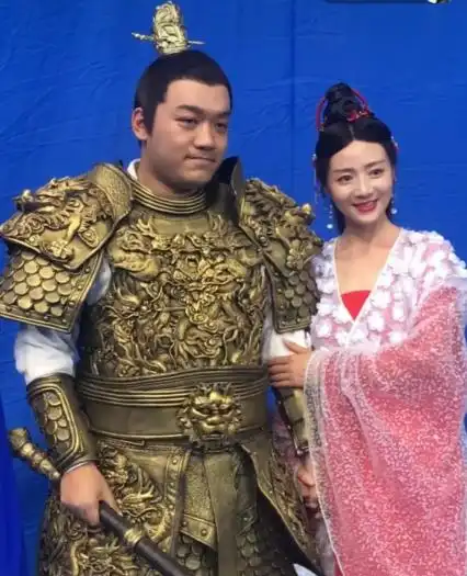 家有儿女小雨近照身材魁梧,网友直呼这是小雨变倾盆大雨