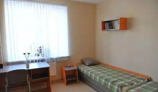 中国的大学宿舍分6个档,第三档是4人间,第1档居然有单人间