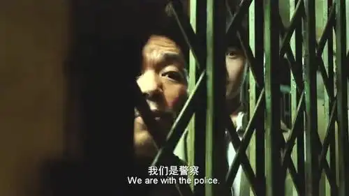 唐人街探案王宝强刘昊然在这所阴森的中学里果然发现线索
