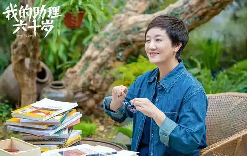 白敬亭何泓姗新剧杀青,七年后再合作,剧照让人梦回匆匆那年