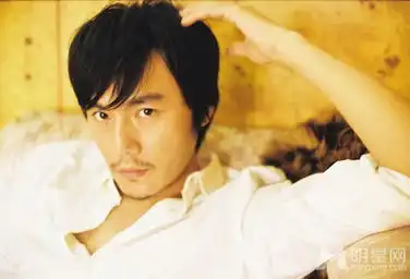 秦昊文艺范写真曝光低调内敛气质迷人图
