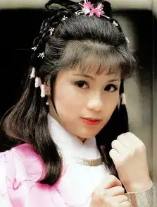 拍剧照喜欢捏辫子的女星,图二最美,图一已成不可复制的经典