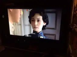 杨雪暴雨将至旗袍加身尽显妩媚气质
