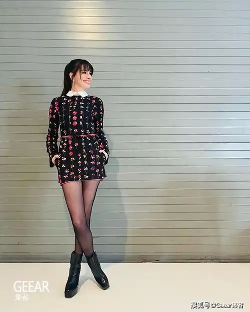 相隔16年安娜海瑟威重现穿普拉达的女王经典造型