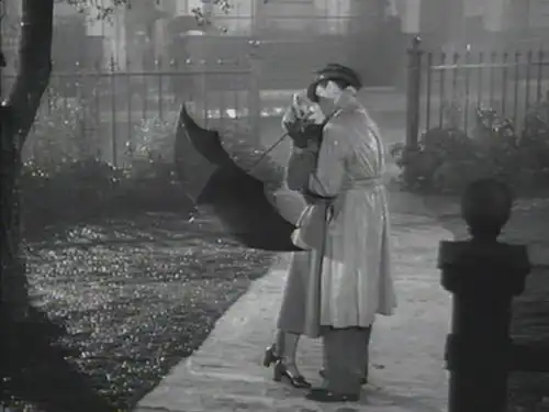 有没有电影魂断蓝桥在雨中接吻的图片
