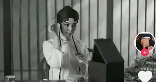 杜妈亲家母晒女儿京剧照,小熊直播带货卖瓷器前奏,网友怕碰瓷