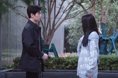 于途再次拒绝乔晶晶的表白,主要原因工作性质与收入的差距