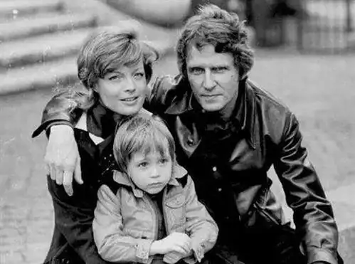 茜茜公主的悲剧被阿兰德龙抛弃,离婚2次,丧夫丧子43岁早逝