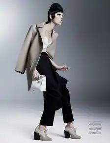 天使爱美丽21世纪经典的黑色和米色时装风格专为w杂志打造
