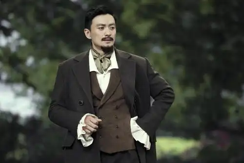 组图周一围复古西装绅士时尚络腮胡尽显熟男魅力
