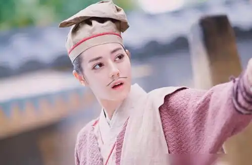 同样穿男装,迪丽热巴轻松碾压杨紫,输在了颜值和气质上