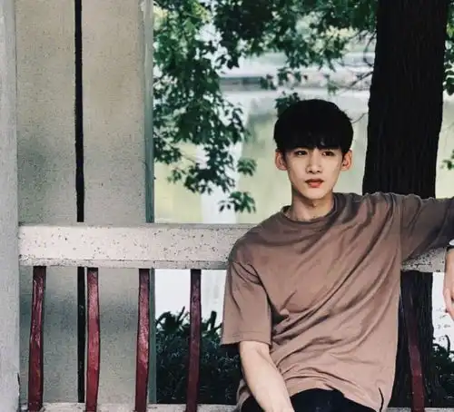 国产太阳的后裔即将上映男主白敬亭,女主马思纯