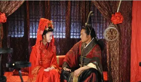 内蒙发现一座合葬墓,男女尸骸抱在一起,专家舅舅和外甥女

