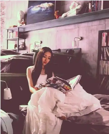 黑长直的刘诗诗有种利落的优雅,而宁静还是那个少年没有一丝改变
