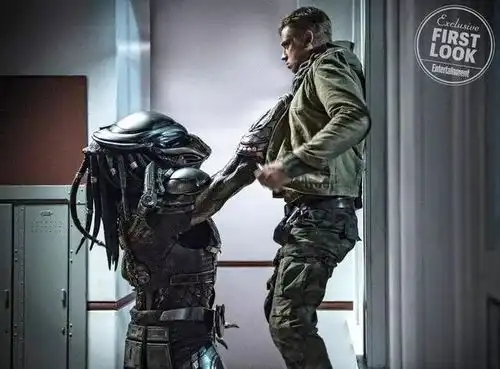 铁血战士本周五,看人类铁血正面刚