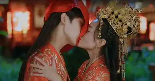 梁洁一人分饰三角,双世宠妃3首播放了8集,甜宠剧情停不下来