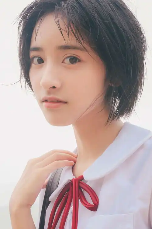 看过别扭合租房的女主角,都不想说沈月是照骗...
