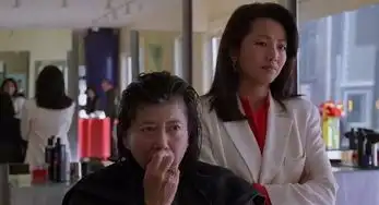 23岁红透好莱坞,是首位中国邦女郎,40岁破产自杀,84岁仍是传奇
