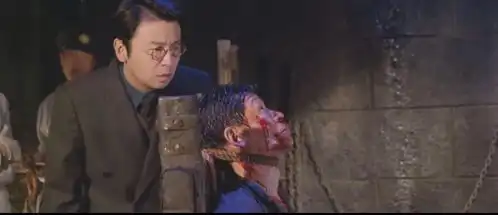 深扒悬崖之上才看懂倪大红为何死死盯住于和伟手里那根烟
