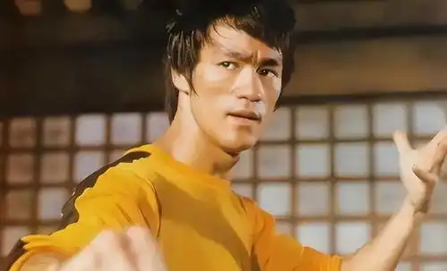 李小龙去世49年,死因有了新发现,专家他死前喝了大量的水
